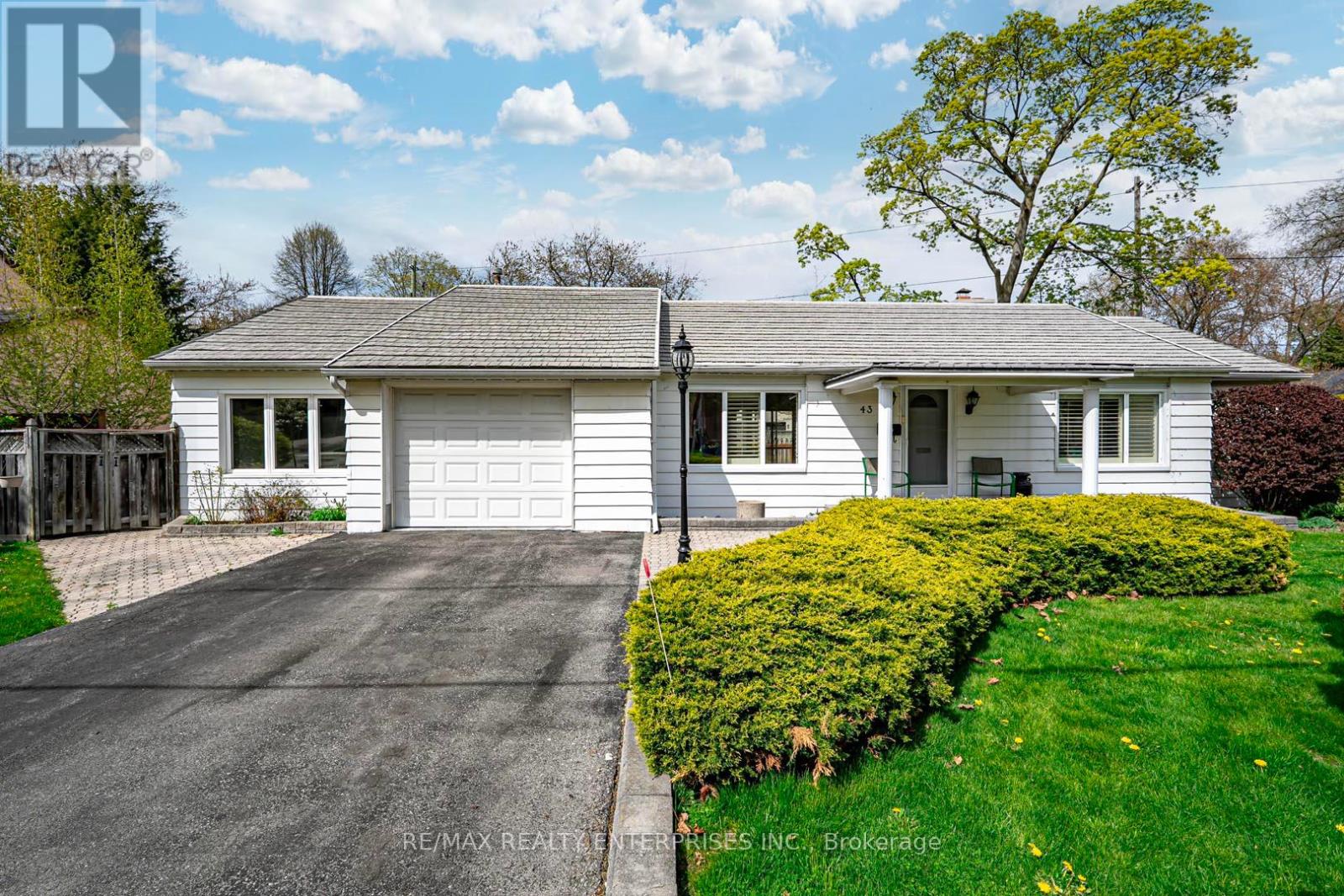 43 Maple Avenue S, Mississauga (Port Credit) 43 Maple Avenue S, Mississauga (Port Credit)